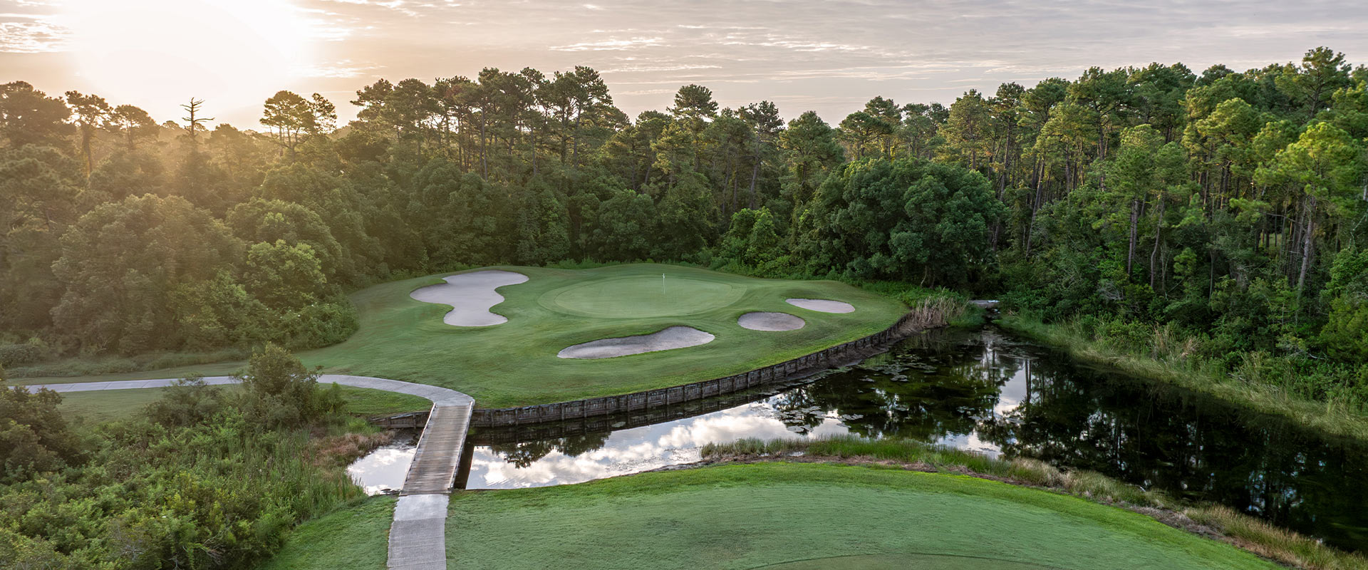 Country Club of Mount Dora golf course with green fairways and water.